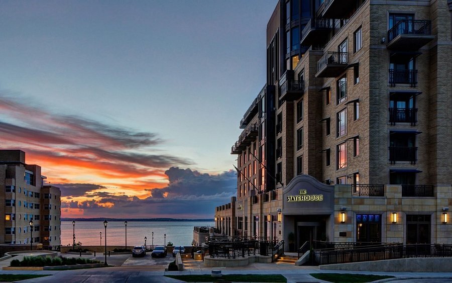 edgewater-hotel